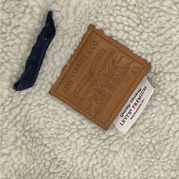 Levi’s blue corduroy Sherpa trucker jacket. - Picture 3 of 3